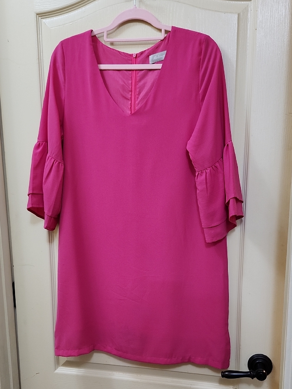 BELONGSCI V-NECK SHIFT DRESS WITH BELL SLEEVES
